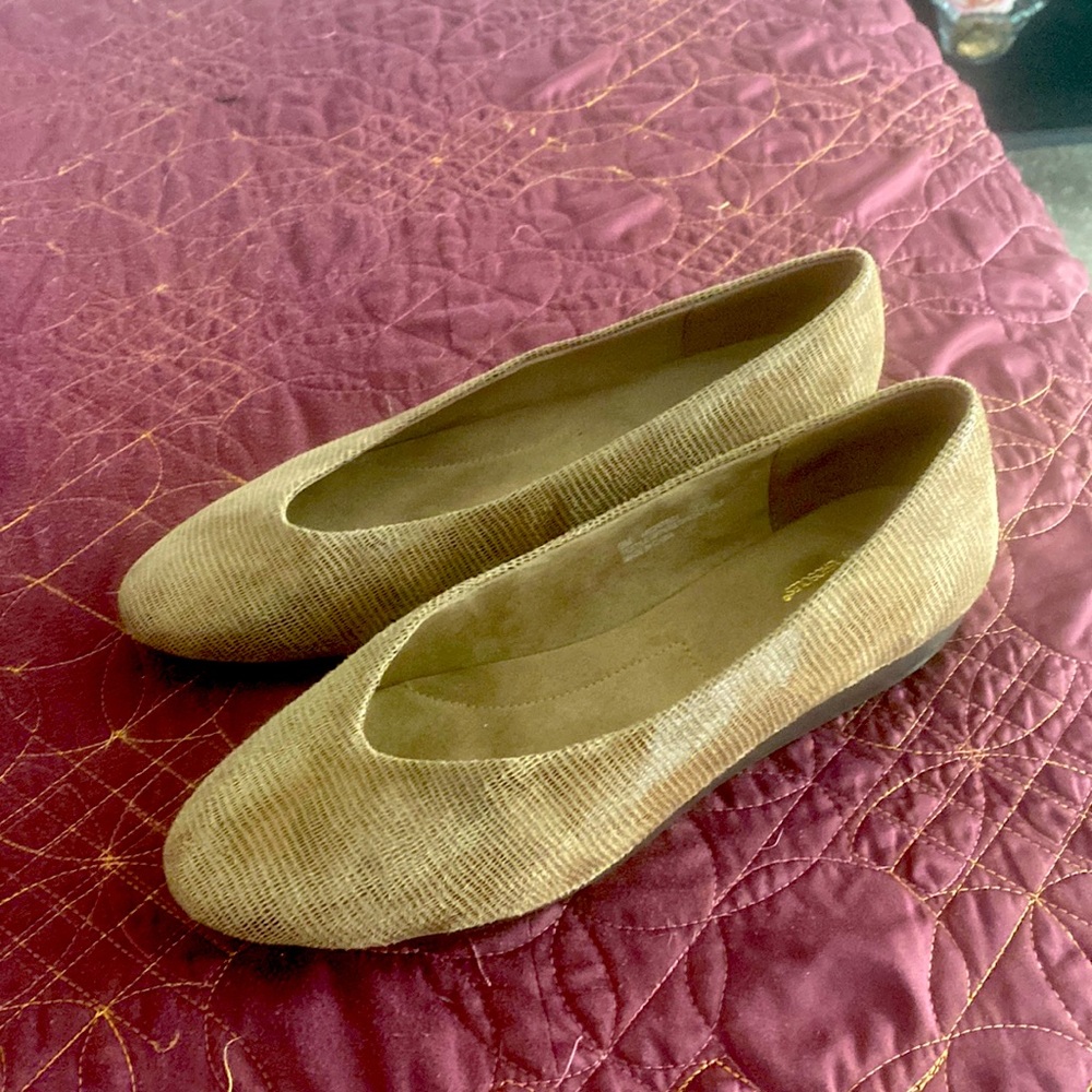 Aerosoles 9M 1/2 inch wedge
